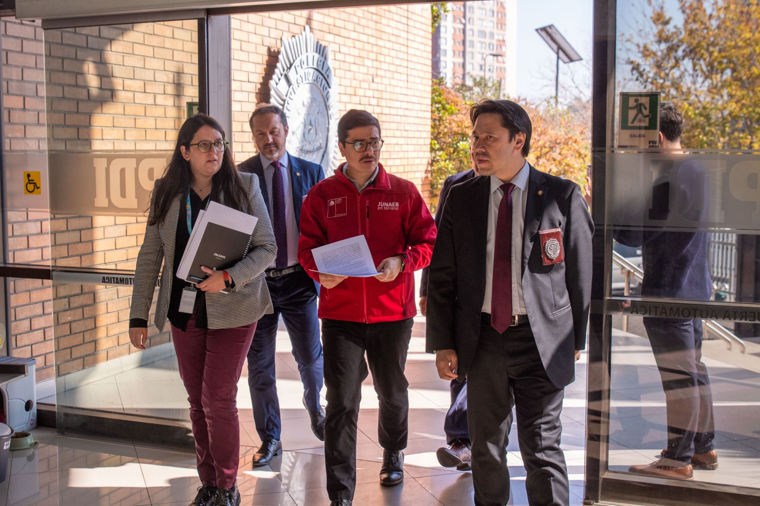 Director nacional de Junaeb denuncia en la PDI venta ilegal de sellos TNE 2026 