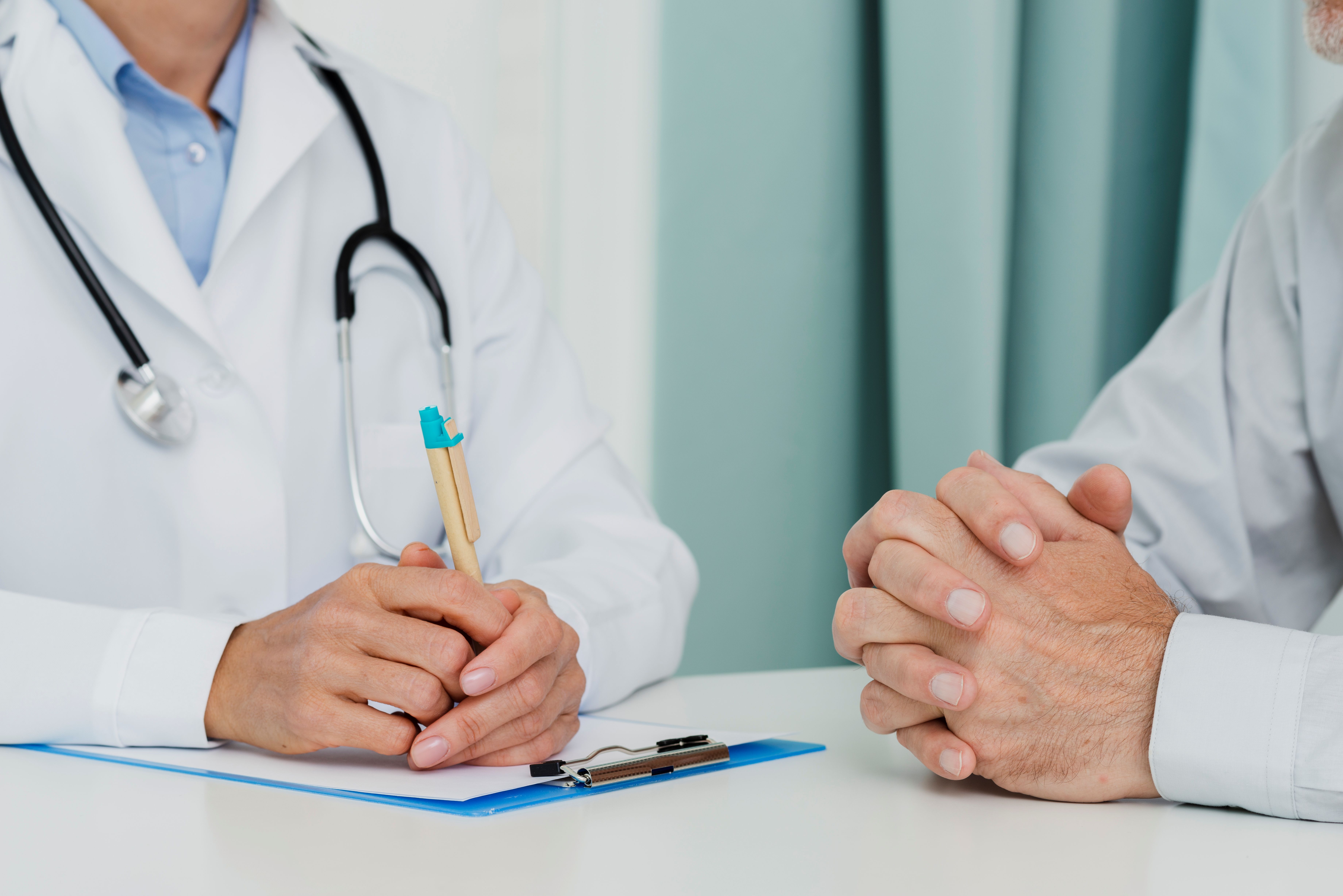 Avances en cirugía mínimamente invasiva mejoran tratamiento del cáncer de próstata en Chile