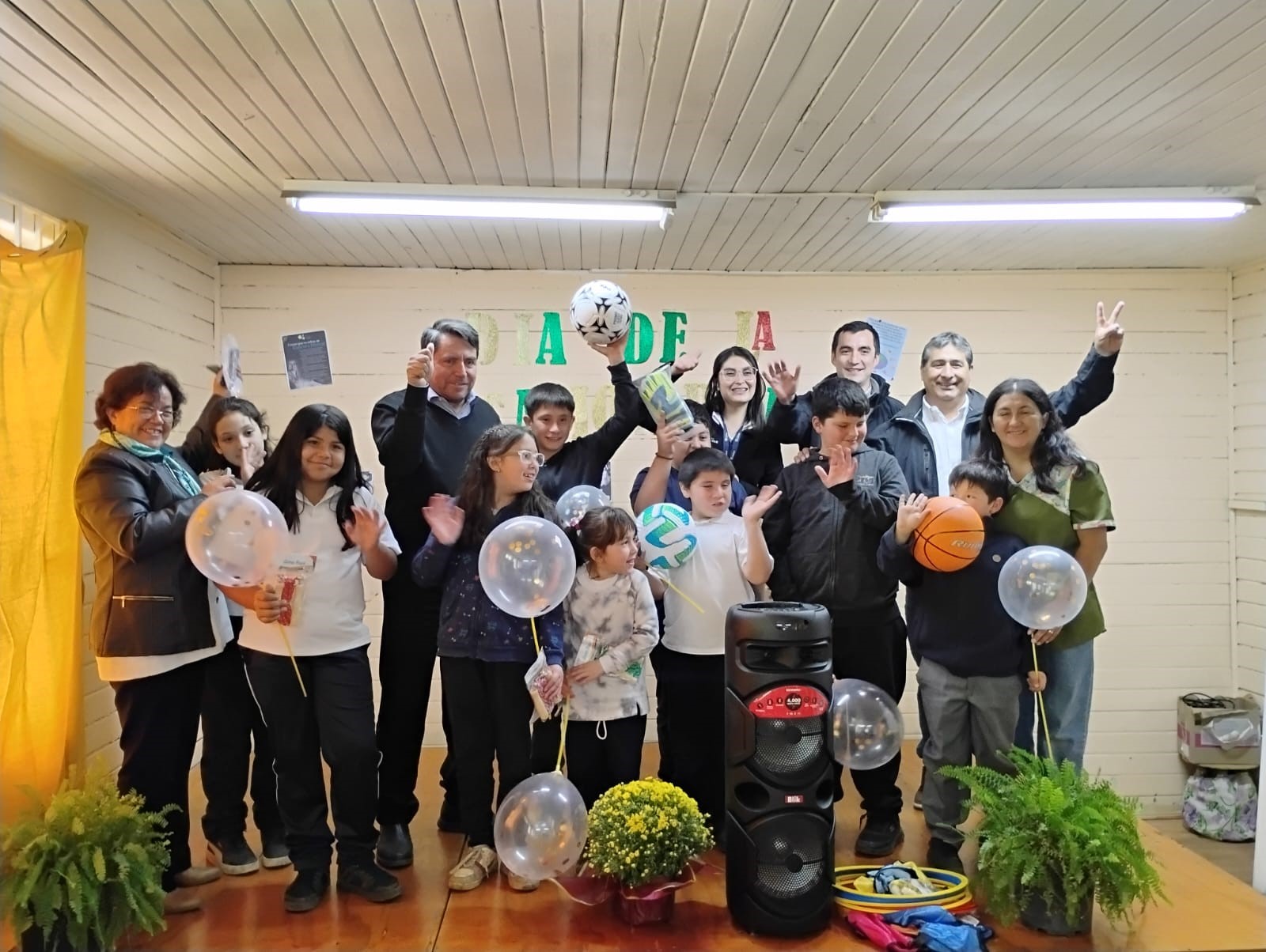 Entregan implementación deportiva a escuelas de Quilleco por Día de la Educación Rural
