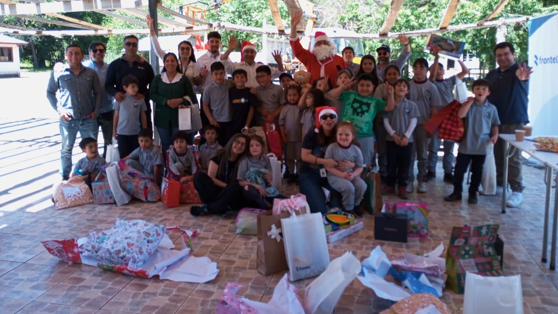 Trabajadores de Frontel celebraron "Navidad con Sentido" junto a niños de sector Mirrihue en Antuco